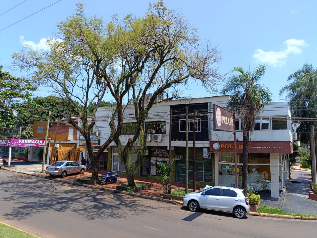 Casa de dos dormitorios con dos salones multiproposito