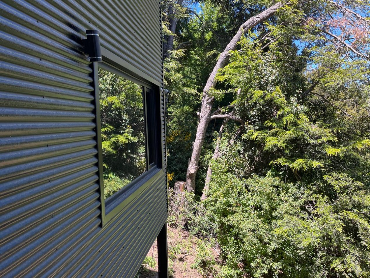 Hermosa casa moderna campestre en pleno cerro de Bariloche (Dos dormitorios)