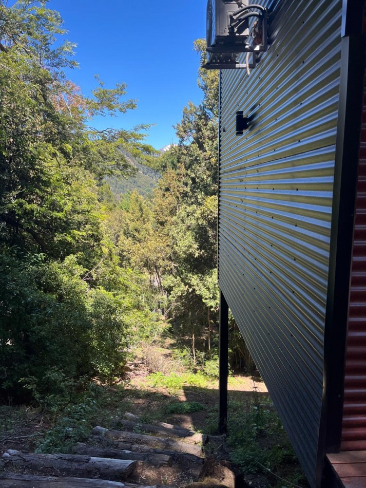 Hermosa casa moderna campestre en pleno cerro de Bariloche (Dos dormitorios)