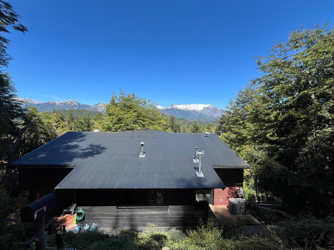 Hermosa casa moderna campestre en pleno cerro de Bariloche (Dos dormitorios)